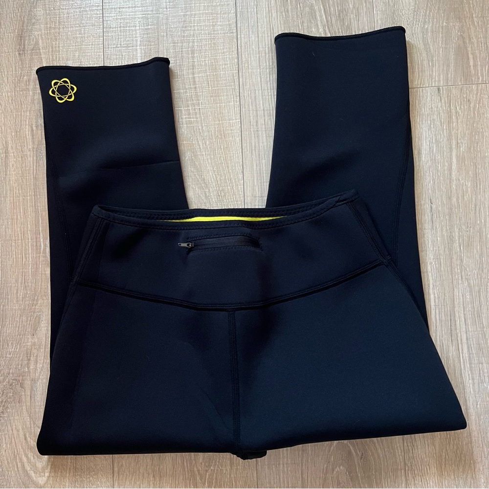 Zaggora women’s like new wet suit pants. Size XXL